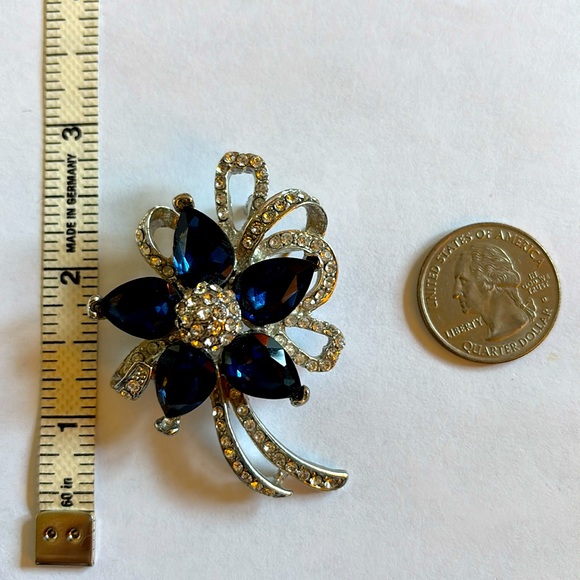 Elegant Floral Brooch Deep Blue & AB Stones - Picture 4 of 4